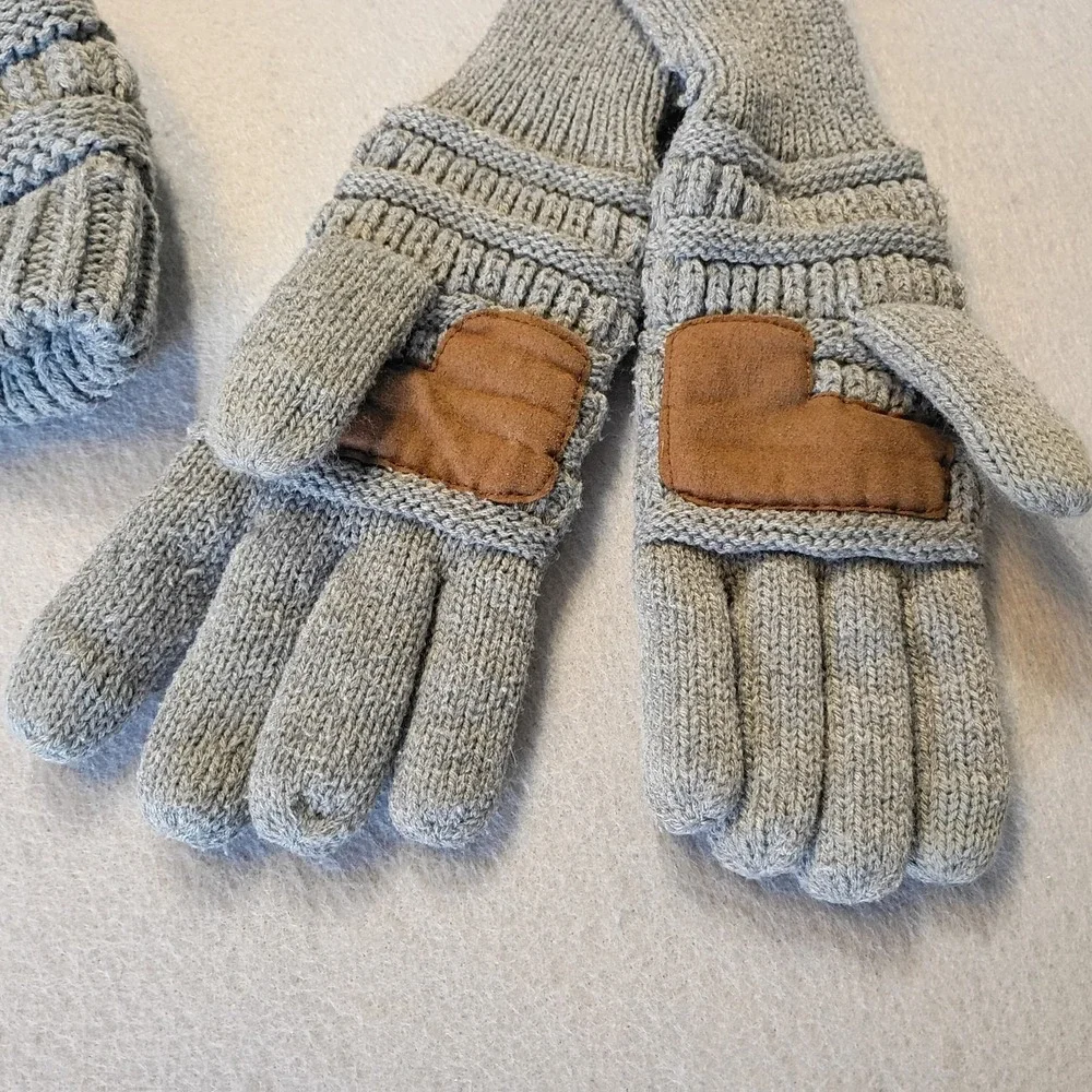 C.C 2pc Unisex Solid Cable Knit Beanie and Gloves‎ Set Gray Grey NWOT